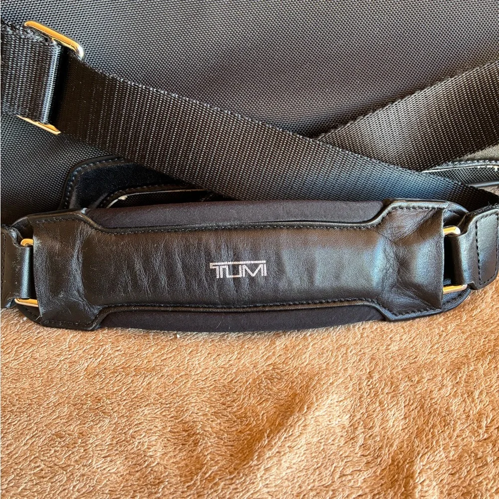 Tumi nwot black